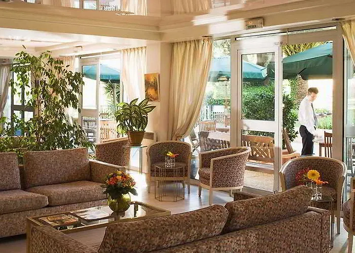 Inter-hotel Les Agapanthes De L'esterel 3*
