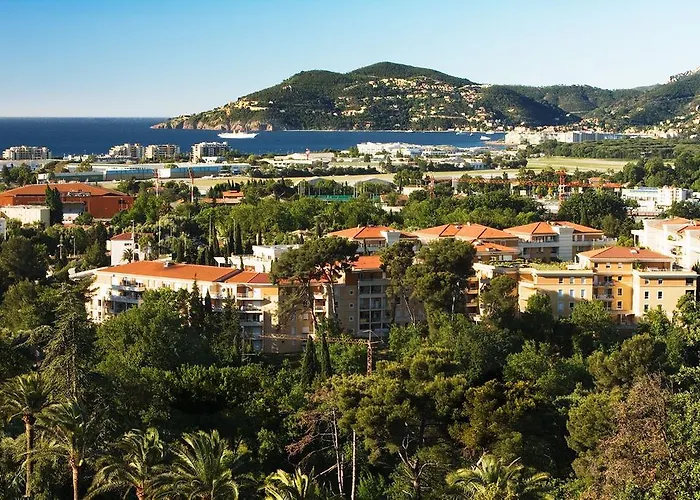 Apartmanhotel Inter-hotel Les Agapanthes De L'esterel 3*