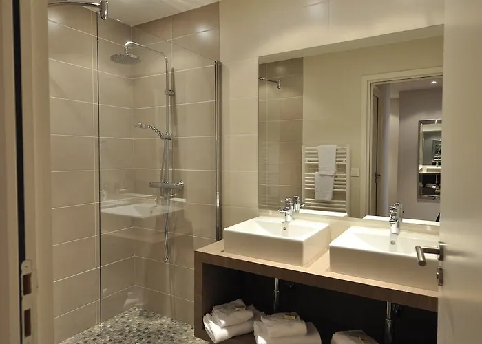 Inter-hotel Les Agapanthes De L'esterel מלון דירות 3*