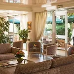 Inter-hotel Les Agapanthes De L'esterel 3*