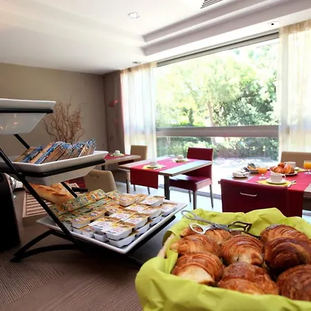 Inter-hotel Les Agapanthes De L'esterel 3*