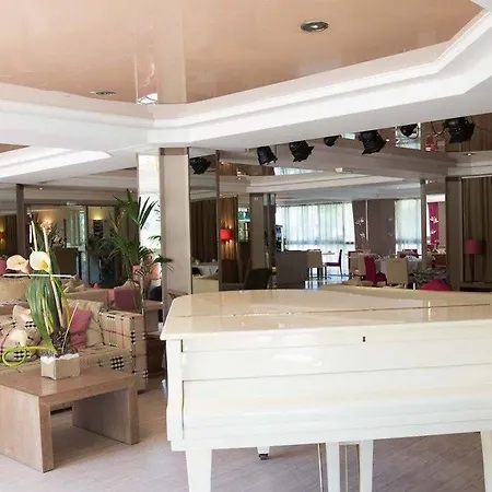 Inter-hotel Les Agapanthes De L'esterel Aparthotel 3*
